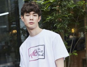 【宮沢氷魚】自ら版画でデザインしたチャリティTシャツを発売!収益の一部はセーブ・ザ・チルドレンに寄付。