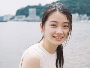 【南琴奈】次世代女優の筆頭・南琴奈の1st写真集が、2022年1月末に発売決定！ ミスチルのMVで話題となった15歳の素顔を一年に渡って撮り下ろし。