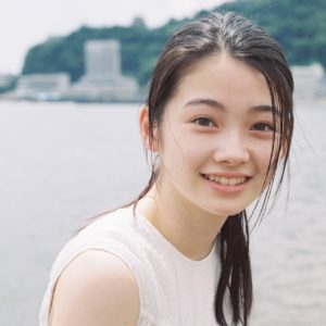 【南琴奈】次世代女優の筆頭・南琴奈の1st写真集が、2022年1月末に発売決定! ミスチルのMVで話題となった15歳の素顔を一年に渡って撮り下ろし。