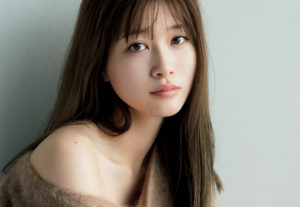 【生見愛瑠】1st写真集「はじまり。」3/4(金)発売。めるるのスラリ美脚&ほっそりお腹を初公開!