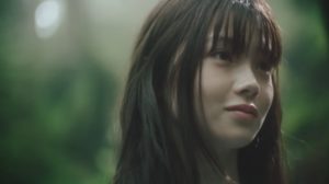 【南琴奈】Vaundy「走馬灯」のMVに出演するブレイクガールの筆頭・南琴奈。“少女”と“大人”の中間を現在進行中!