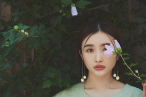 【安倍乙:インタビュー】初の写真集『吐息の温度』は沖縄・座間味島の海で見せる“素の表情”が満載。恋人気分に浸れる写真集は、“吐息”を感じるプライベート感が魅力です!