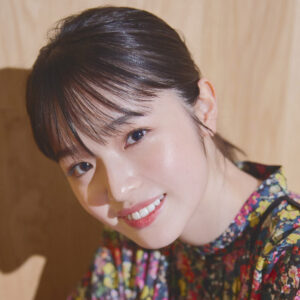 【豊嶋花:インタビュー】世代筆頭の女優・豊嶋花が、映画『ちひろさん』の「オカジ」役で華々しく開花! 豪華俳優陣に引けを取らない“泣きの演技”で、演劇界が放っておけない女優確定です!