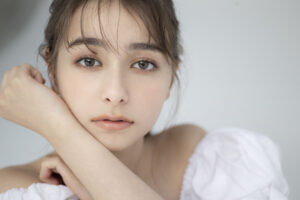 【嵐莉菜】<Next Break Girls_02>天使レベルのルックスを持つ「嵐莉菜」は、初出演&初主演映画で新人賞を総ナメにした“天賦の演技力”の持ち主!