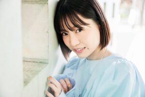 【中井友望:インタビュー】公開中の映画『ベイビーわるきゅーれ 2ベイビー』で異彩を放つ死体処理業者役を好演。魅惑的な素顔は役柄以上⁉に惹かれる存在です!