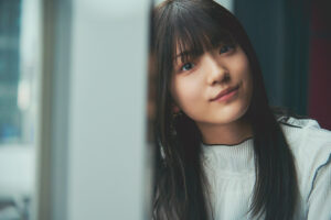 【伊礼姫奈:インタビュー】ヒロイン抜擢の映画『18歳、つむぎます』が3/24に公開。2023年怒涛の出演作品が控える17歳の女優は、演劇界から今もっとも視線を注がれています!