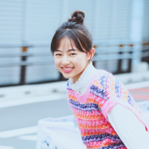 【泉有乃:インタビュー】5/27(月)から始まるNHK夜ドラ「柚木さんちの四兄弟。」に抜擢された期待の新星! 女優デビューの本作で、“演じることの楽しさ”を実感。初々しくてしっかり者の13歳から目が離せない!