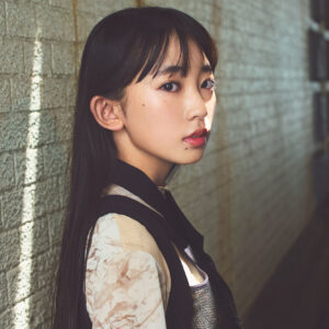 【近藤華:インタビュー】次世代女優の筆頭・近藤華が、8/23公開の映画『サユリ』でホラー作品に初出演。個性派ぞろいの俳優陣の中、霊感ある少女役で他類なき存在を証明しています!
