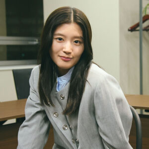 【川床明日香:インタビュー】連続テレビ小説「虎に翼」で寅子の娘・佐田優未役に抜擢。芝居に熱中する22歳は、朝ドラ俳優からの刺激でさらに大きな舞台へ。