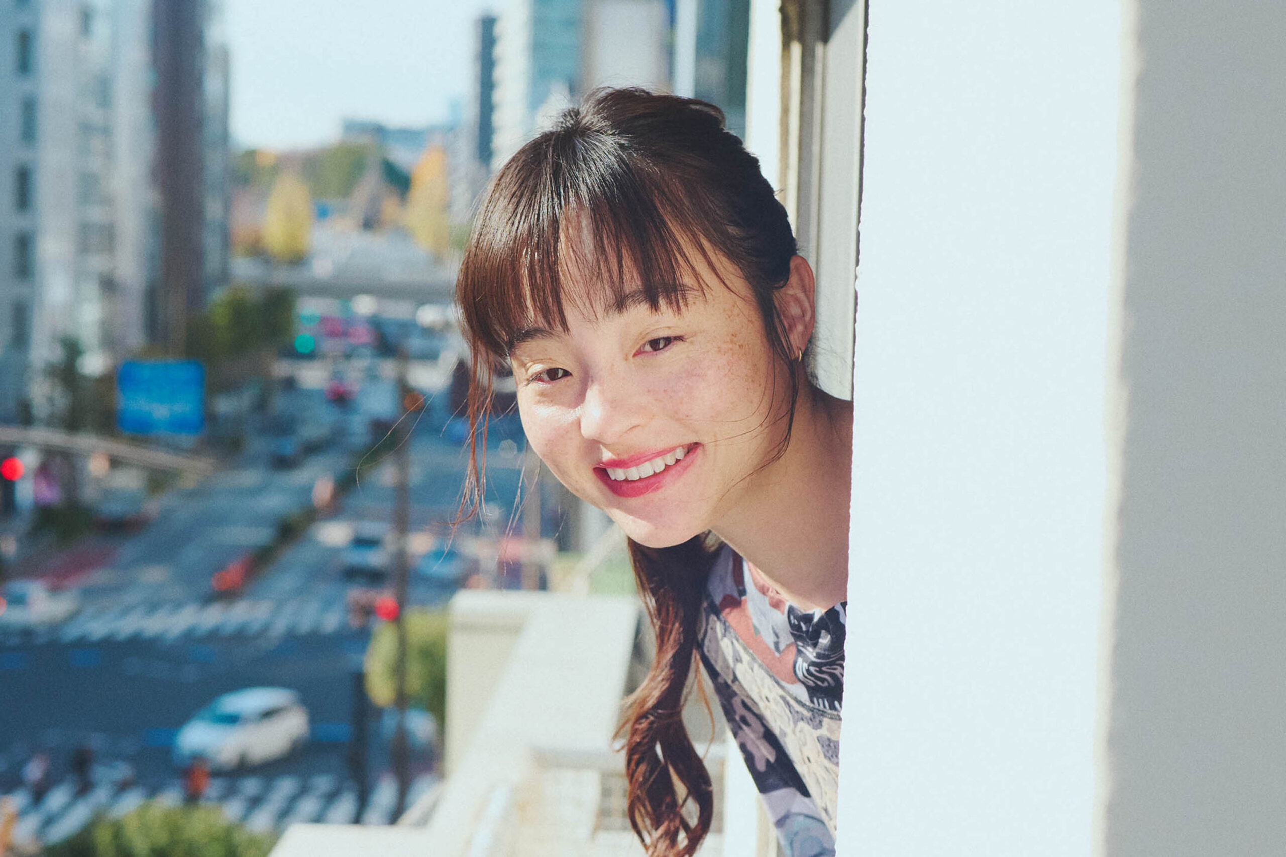 【モトーラ世理奈：インタビュー】1/10に写真集『せりなが』を発売。活動10年の節目にオール韓国ロケで撮り下ろしたファッション＆プライベートフォト。モトーラ世理奈の現在地を証明する比類なき写真集です！