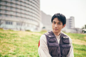 【市川知宏：インタビュー】朝ドラ「あんぱん」に、ヒロインが憧れる海軍中尉役で初出演。直向きで誠実な役づくりで挑む青年兵「貴島勝夫」役に注目です！