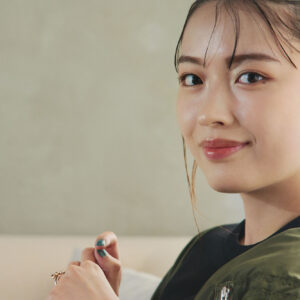 【茅島みずき:インタビュー】主演を務めるドラマ「霧尾ファンクラブ」の主題歌「ローファー。」で、アーティストデビュー。モデル、女優、さらにアーティストとして、その魅力と才能を一気に開花!
