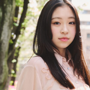 【女優・新井美羽:インタビュー】日テレ・土曜ドラマ『なんで私が神説教』に生徒「太田璃子」役で出演中の18歳。自身初となる高校生の学園ドラマ作品で、大勢の中でもキラリ光る演技に注目です!