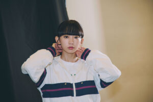 【近藤華:インタビュー】放送中のドラマ『小さい頃は、神様がいて』のメインキャスト、小倉家の長女「ゆず」役で出演中。豪華俳優たちとの共演に加え、自分に近い役だからこその難しさと向き合った本作。近藤華の成長・発見・リアル(?)を楽しめるホームコメディーです!