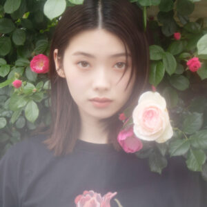 【南琴奈：インタビュー】6/19（金）に20歳を記念した写真集『水光』を発行。“幸せが循環している”と今の自分を評する彼女の10代を凝縮。ツンとした無垢な表情から愛らしい笑顔まで、澄み切った彼女の貴重な一瞬がまとめられています。