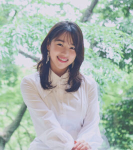 【桜井日奈子:インタビュー】主演映画『死神バーバー』が6/26(金)から全国公開。「死生観が変わるかも!?」と評する死神と主人公「美帆」との出会い。人生最後の日々を愛おしく、関わるすべての人に向けた優しさを問いかける作品です。