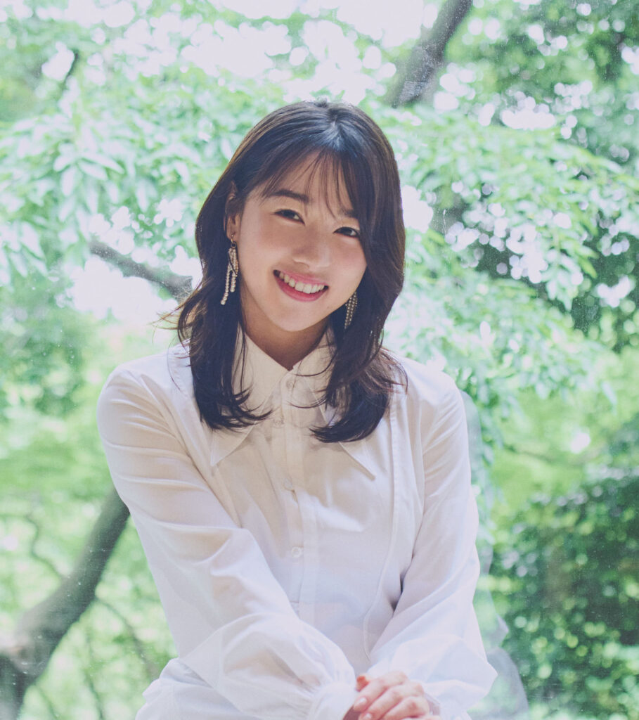 【桜井日奈子：インタビュー】主演映画『死神バーバー』が6/26（金）から全国公開。「死生観が変わるかも!?」と評する死神と主人公「美帆」との出会い。人生最後の日々を愛おしく、関わるすべての人に向けた優しさを問いかける作品です。