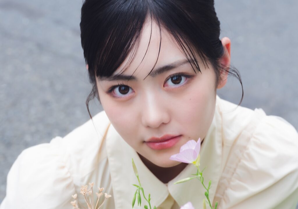 【原田花埜：インタビュー】 初の映画出演作品『トロフィー』が7/10（金）から全国公開。 映し出される優美でしなやかな朝鮮舞踊の舞いは10ヶ月に及ぶ稽古の賜物です。おっとりとしっかりが共鳴し合う16歳のネクストガール・原田花埜に注目です！